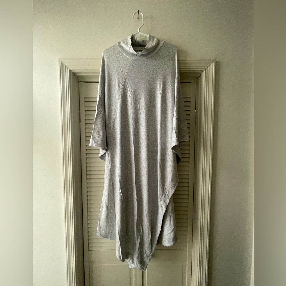 Lou & Grey Long Asymmetrical Poncho - Gray- Medium - Stylish - Worn once!